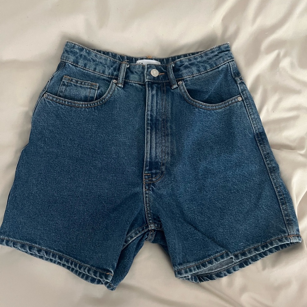 Zara Size US 4 Mid Rise Bermuda Jean Shorts